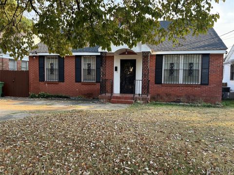 Photo of 2800 WINDSOR Avenue, Montgomery, AL 36109 (MLS # 579683)
