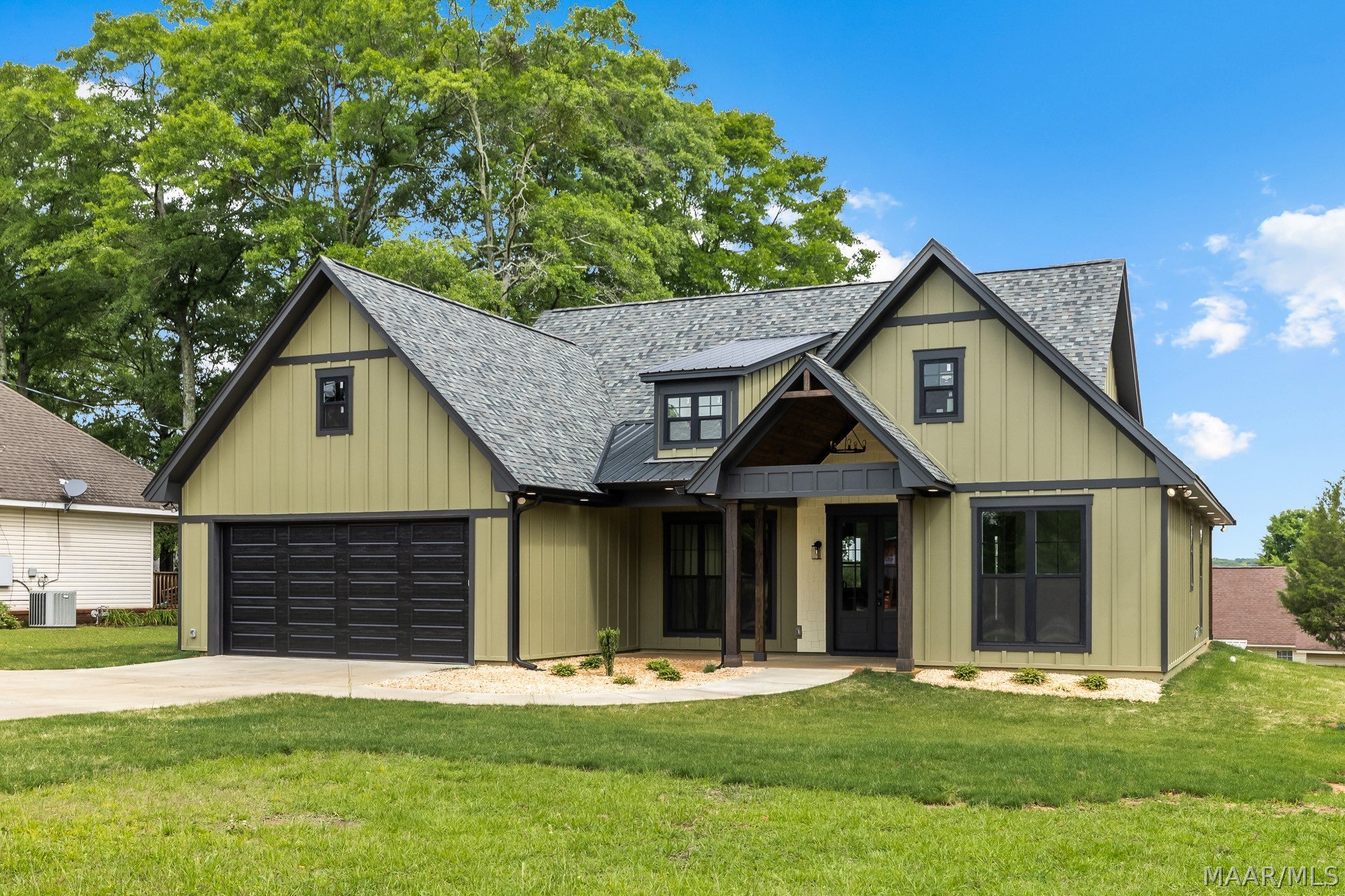 1604 4TH Avenue N - Photo 2