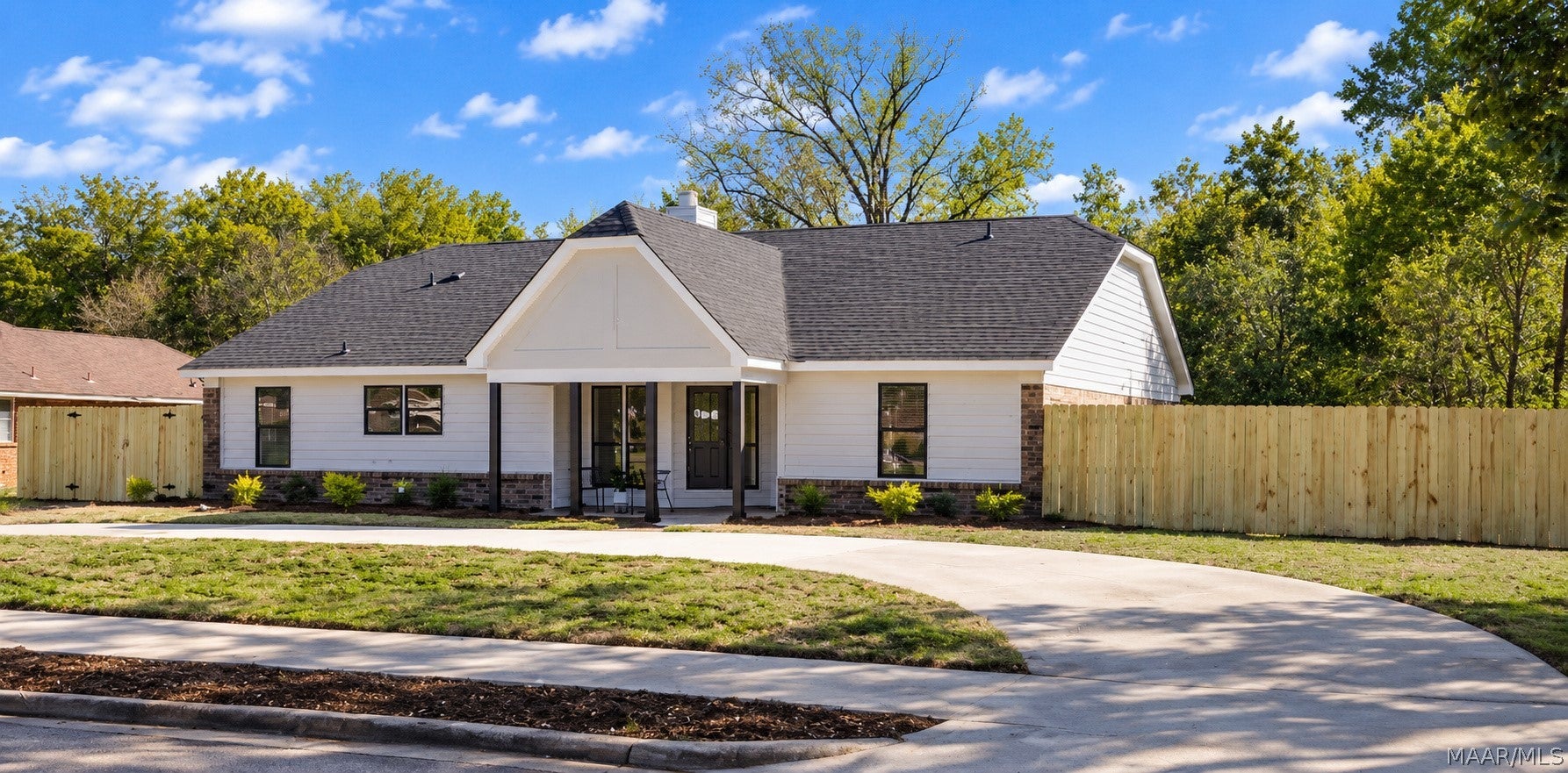 2325 Edinburgh Drive - Photo 3
