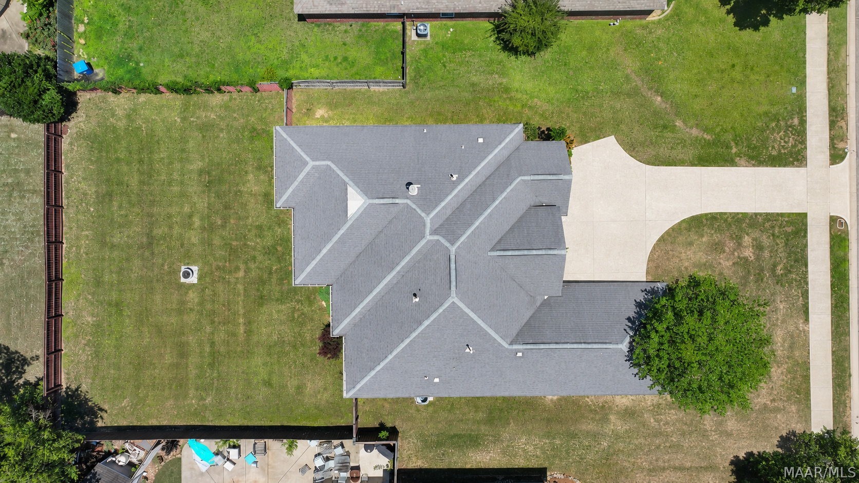 1045 E POPLAR Street - Photo 2