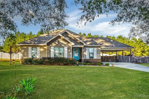 Photo of 36 ArrowLeaf Trail, Tallassee, AL 36078 (MLS # 581550)