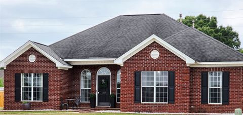 Photo of 107 SPARROW POINT Court, Deatsville, AL 36022 (MLS # 586142)