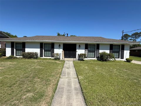 Photo of 3277 WINDWOOD Drive, Montgomery, AL 36116 (MLS # 586380)
