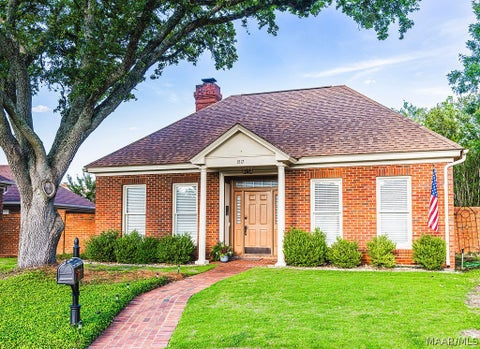 Photo of 1517 Charleton Drive, Montgomery, AL (MLS # 587487)