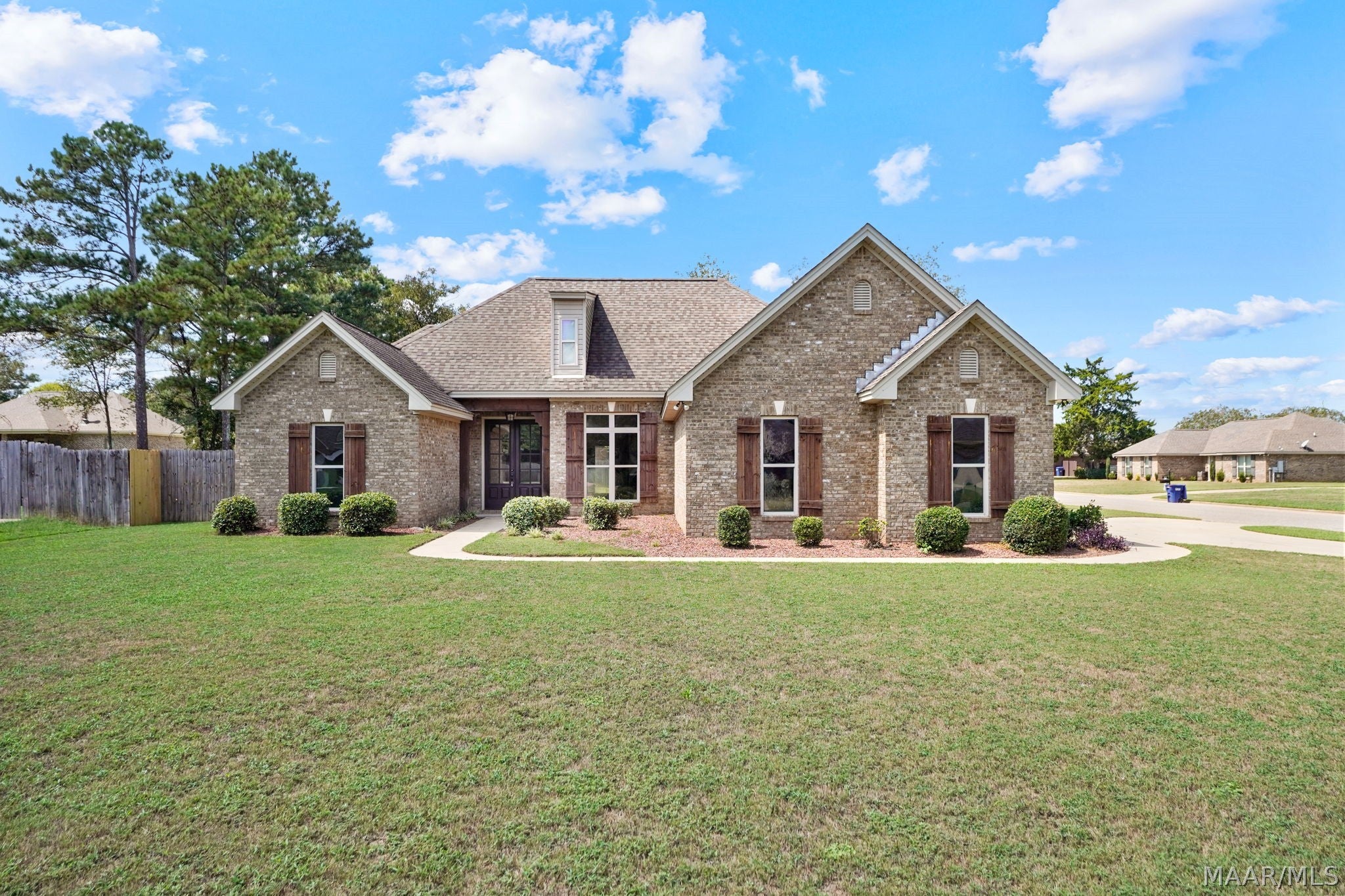 324 Landcaster Drive - Photo 2