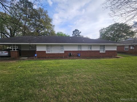 Photo of 3006 Pelzer Avenue, Montgomery, AL 36109 (MLS # 584833)