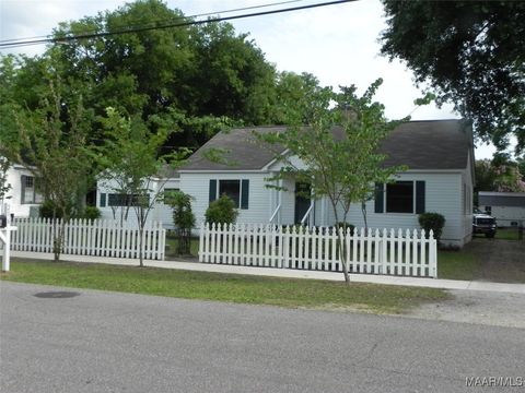 Photo of 216 FIRST Street, Prattville, AL 36067 (MLS # 583134)