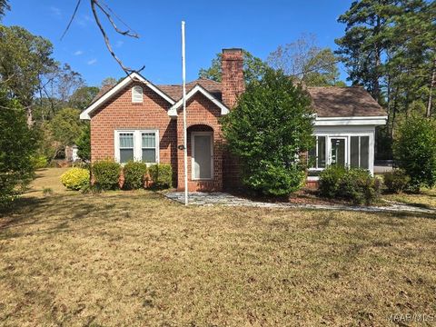 Photo of 1212 Washington Street, Alexander City, AL 35010 (MLS # 582334)
