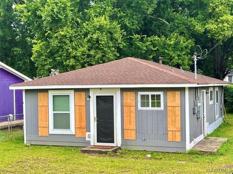 Photo of 429 EDWARD Street, Montgomery, AL 36110 (MLS # 585807)