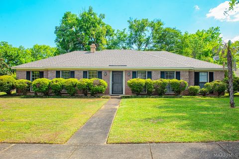 Photo of 3501 Foxhall Drive, Montgomery, AL (MLS # 585843)