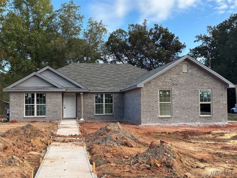 Photo of 23 Pine Leaf Street, Wetumpka, AL 36092 (MLS # 580226)