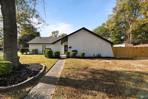 Photo of 701 Ledyard Place, Montgomery, AL 36109 (MLS # 581781)