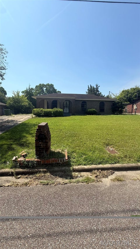 Photo of 322 Winderton Drive, Montgomery, AL 36108 (MLS # 590022)