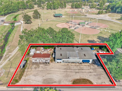 Photo of 810 7th Street N, Clanton, AL 35045 (MLS # 590150)