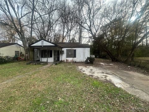 Photo of 76 W CLOVER Lane, Montgomery, AL 36105 (MLS # 582401)