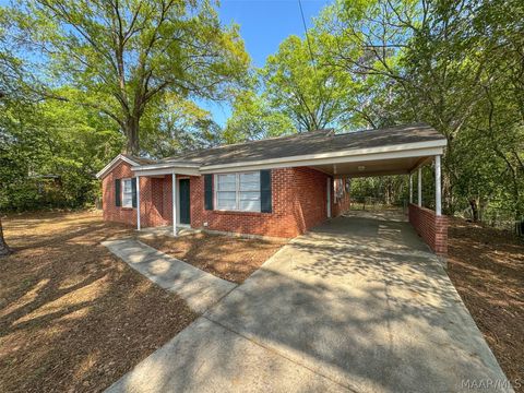 Photo of 815 Perry Hill Road, Montgomery, AL 36109 (MLS # 585534)