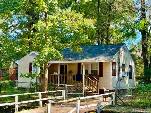 Photo of 2520 Chestnut Street, Montgomery, AL 36107 (MLS # 589780)