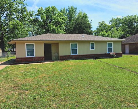 Photo of 3042 Woodley Park Drive, Montgomery, AL 36116 (MLS # 585865)
