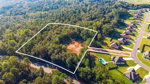Photo of 401 Tallahatchie Drive, Wetumpka, AL 36093 (MLS # 591297)