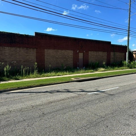 Photo of 931 Maxwell Boulevard, Montgomery, AL 36104 (MLS # 590337)