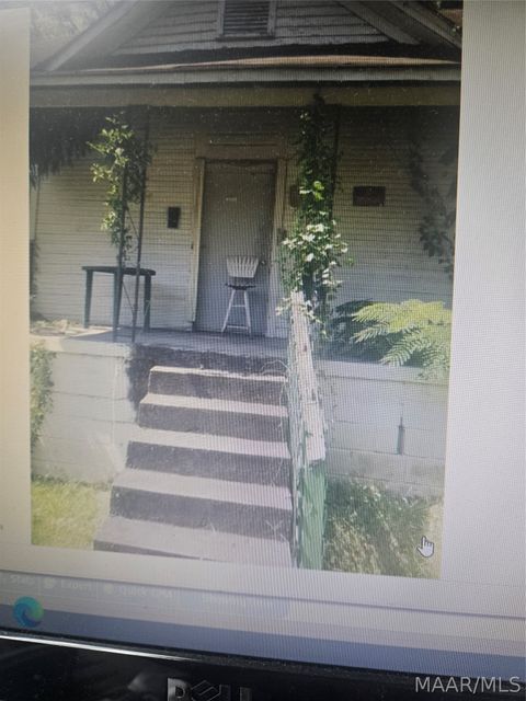 Photo of 1054 OAK Street, Montgomery, AL 36108 (MLS # 583512)