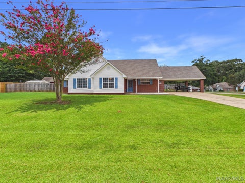 Photo of 41 Whitley Road, Deatsville, AL 36022 (MLS # 588425)
