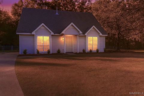 Photo of 5701 BANGOR Court, Montgomery, AL 36116 (MLS # 580938)