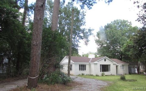 Photo of 3227 Gilmer Avenue, Montgomery, AL 36105 (MLS # 581883)