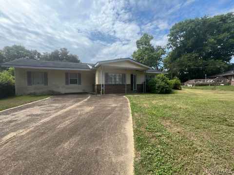 Photo of 2008 3rd Avenue, Selma, AL 36703 (MLS # 559846)