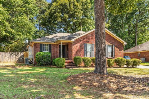 Photo of 55 Honeysuckle Court, Wetumpka, AL 36093 (MLS # 586081)