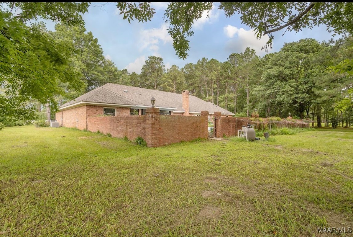 409 FOXHALL Road - Photo 2