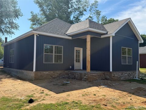 Photo of 404 Alabama Street, Wetumpka, AL 36092 (MLS # 586779)