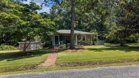 Photo of 336 12th Avenue N, Alexander City, AL 35010 (MLS # 589474)