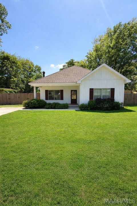 Photo of 705 W Tallassee Street, Wetumpka, AL 36092 (MLS # 585731)