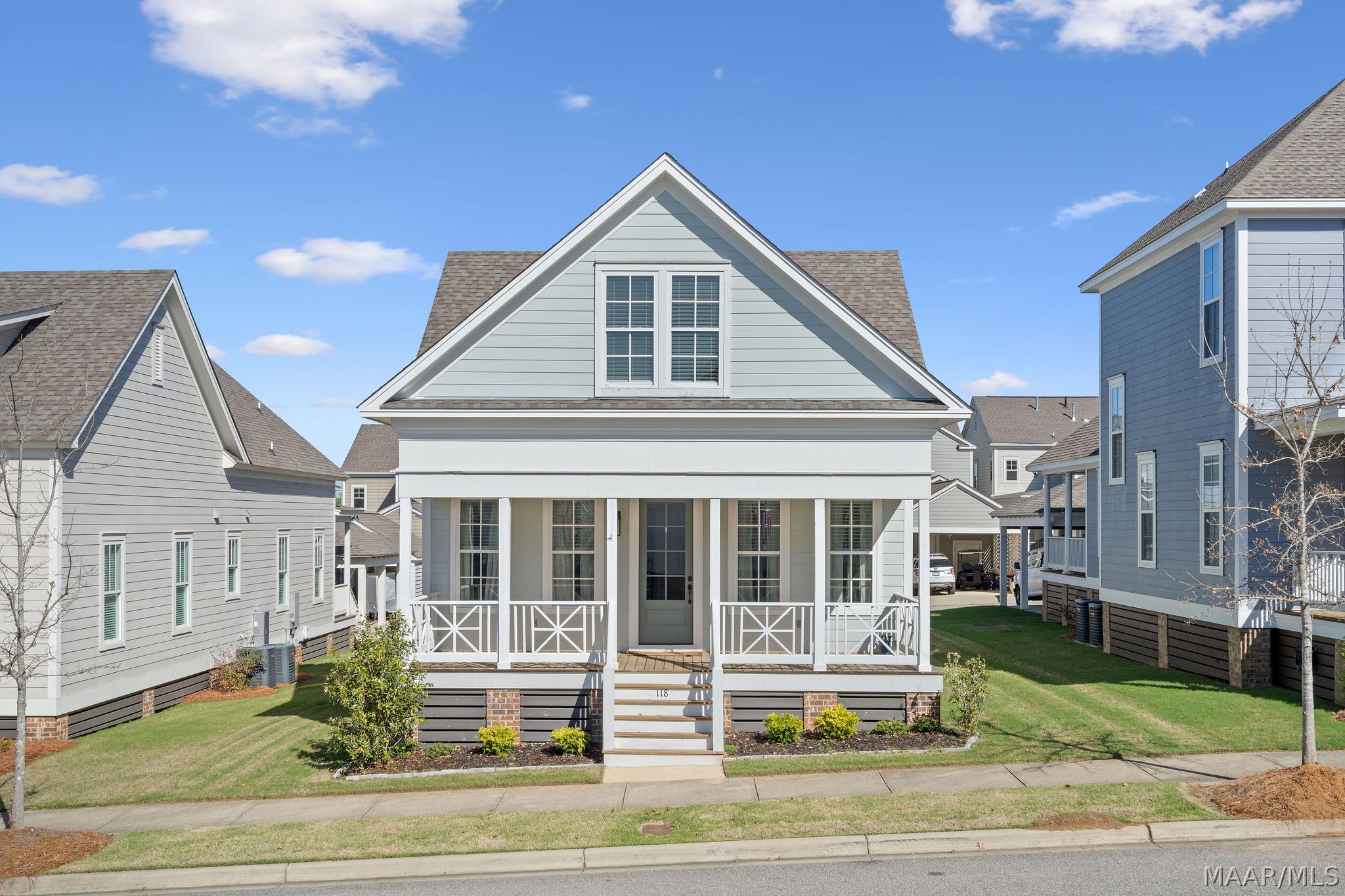 Welcome home to 118 Forest Glen Drive!!
