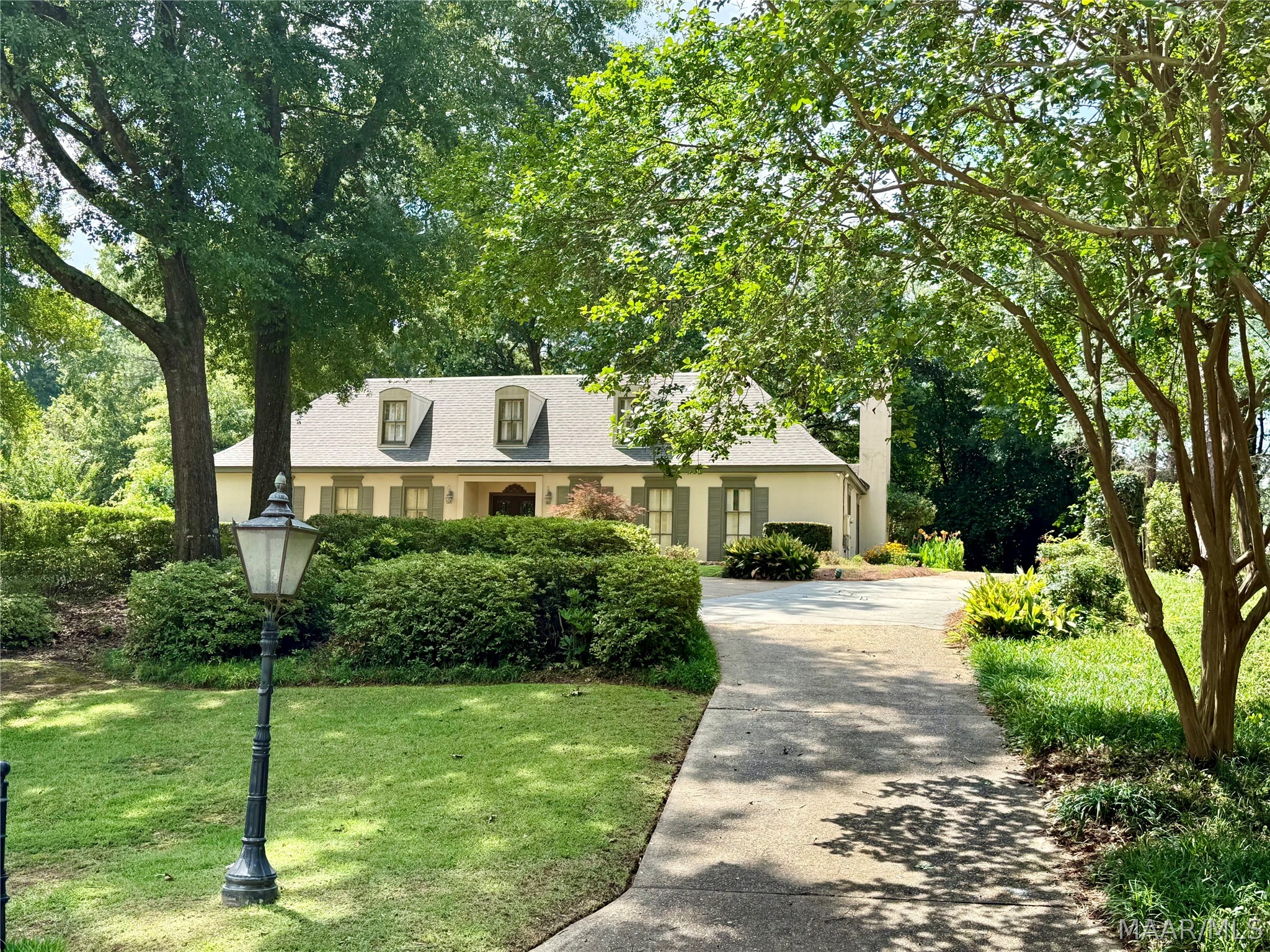 Photo 1 of 70 — 33 Creek Court, Montgomery, AL 36117