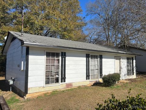 Photo of 418 EDWARDS Street, Montgomery, AL 36110 (MLS # 582759)