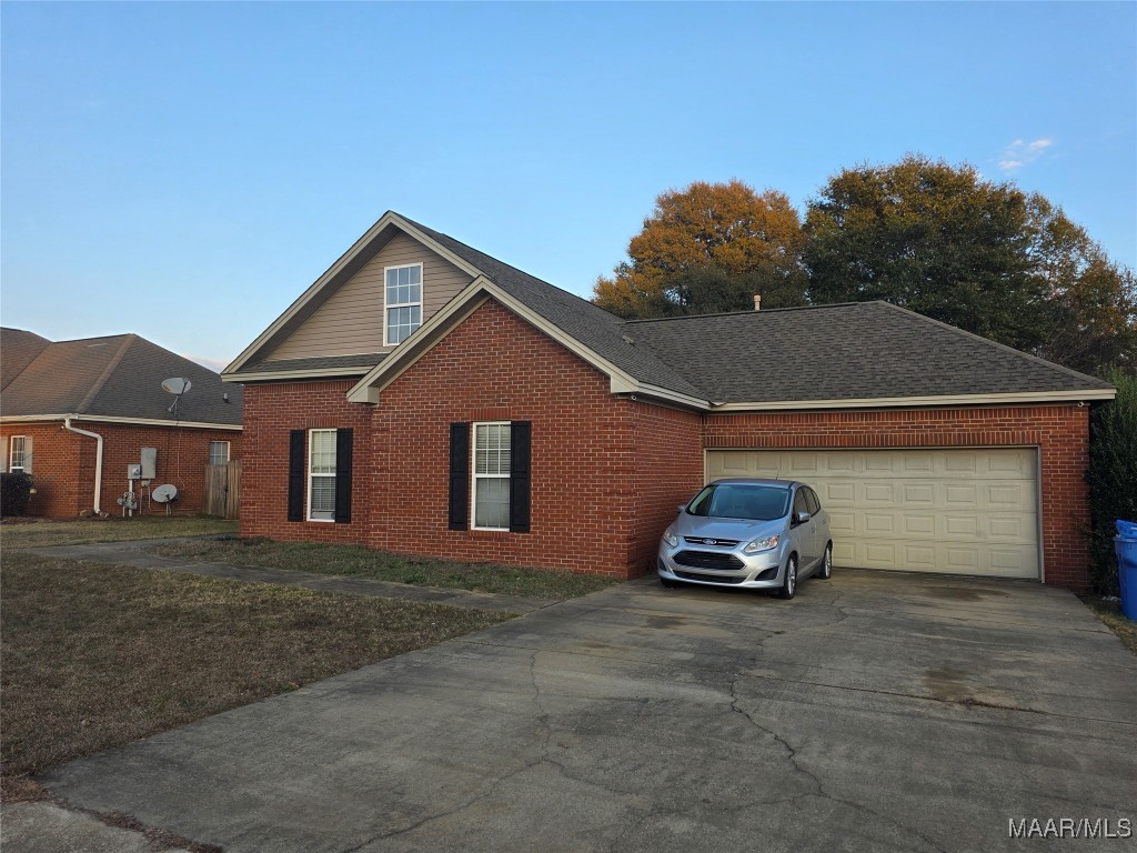 Photo 1 of 11 — 820 Dunvegan Drive, Prattville, AL 36067