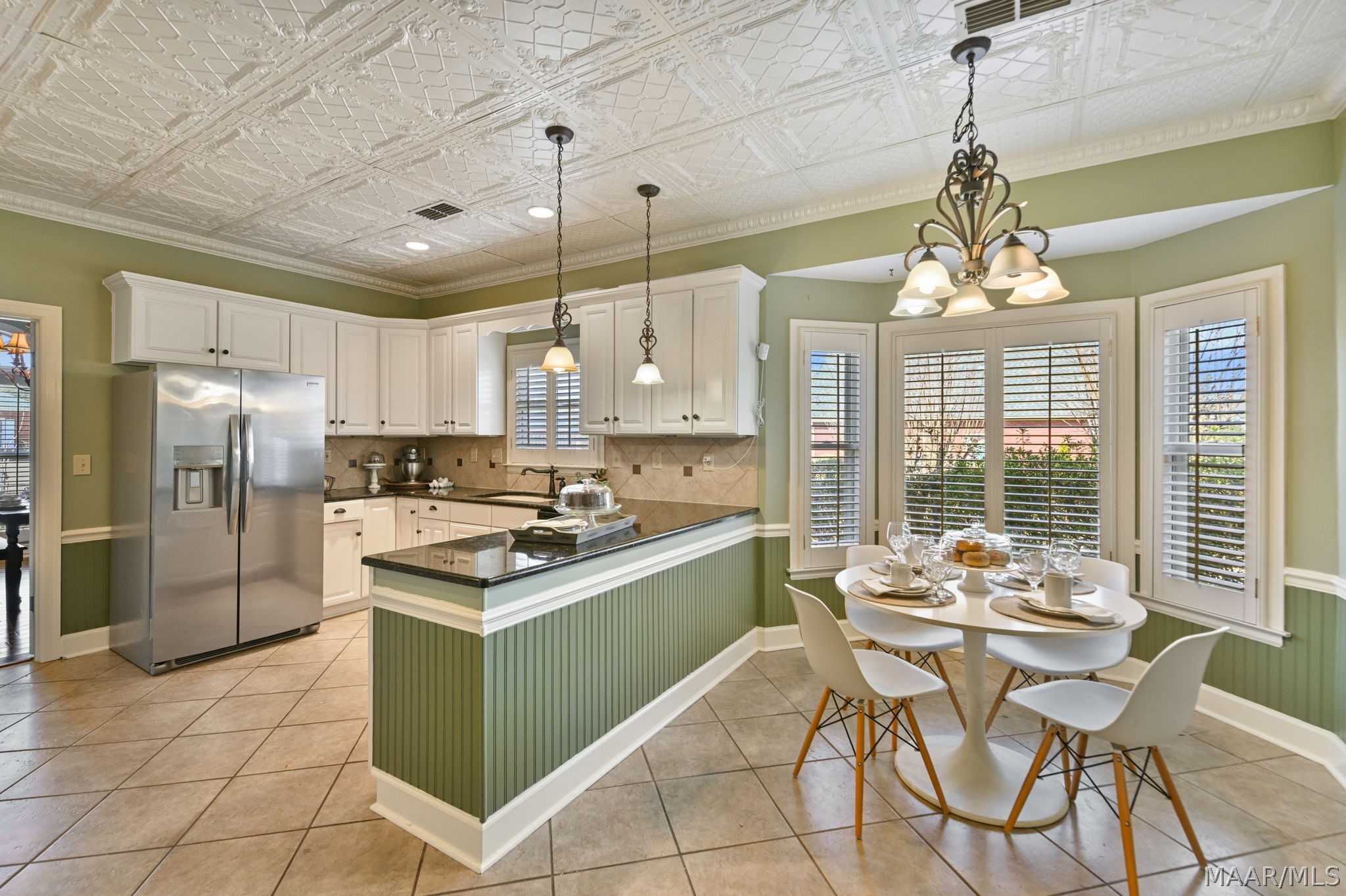 416 Towne Lake Drive - Photo 3
