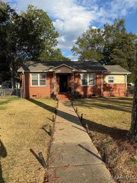 Photo of 2200 Elkdale Street, Selma, AL 36701 (MLS # 580959)