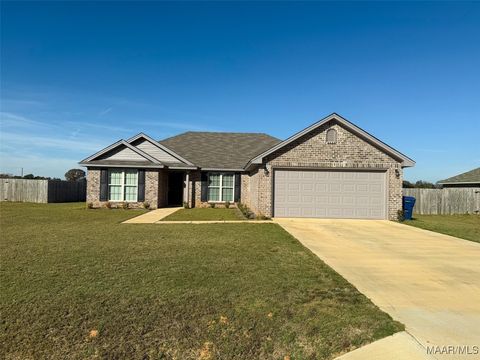 Photo of 1843 Landing Place Way, Deatsville, AL 36022 (MLS # 581900)