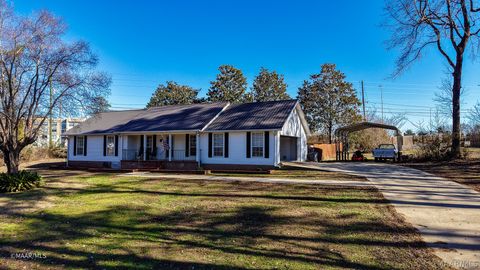 Photo of 863 Berkshire Court, Thomasville, AL 36784 (MLS # 583481)