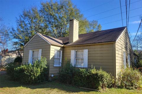 Photo of 1612 LYNDLE Road, Montgomery, AL 36110 (MLS # 581873)