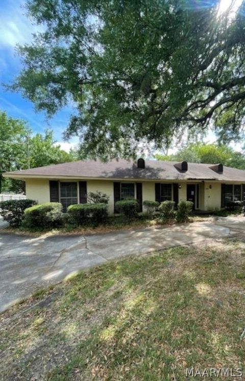Photo of 2556 Carter Hill Road, Montgomery, AL 36106 (MLS # 585988)
