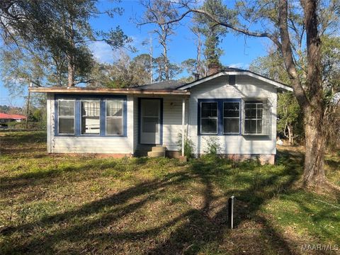Photo of 337 Broad Street E, Georgiana, AL 36033 (MLS # 582822)