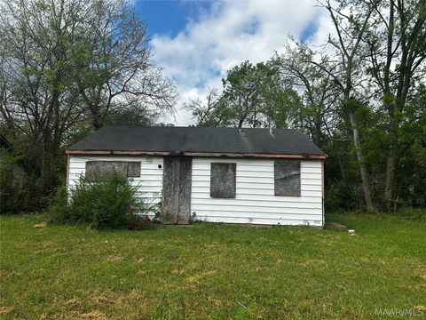 Photo of 3410 Weaver Avenue, Montgomery, AL 36108 (MLS # 585121)