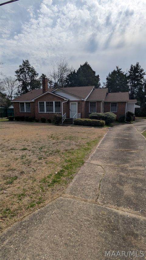 Photo of 512 Agee Avenue, Selma, AL 36701 (MLS # 583861)