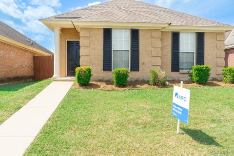 Photo of 1328 CENTERFIELD Court, Montgomery, AL 36117 (MLS # 590356)