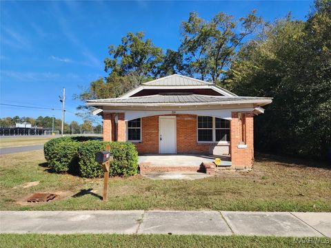 Photo of 210 W Osceola Street, Wetumpka, AL 36092 (MLS # 581078)