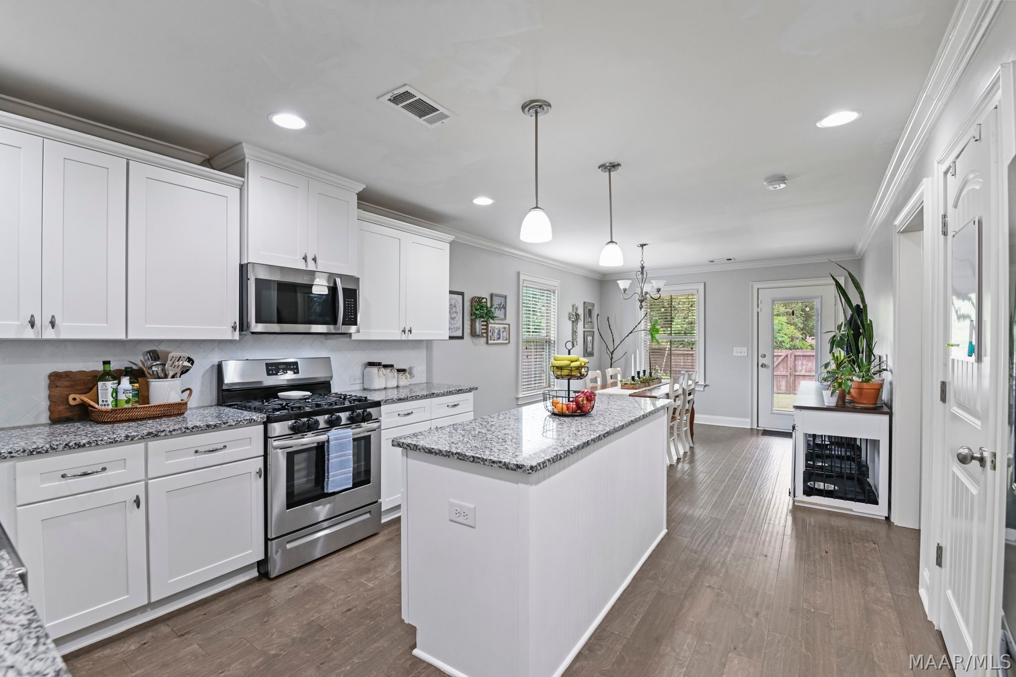 1129 Benjamin Way - Photo 3